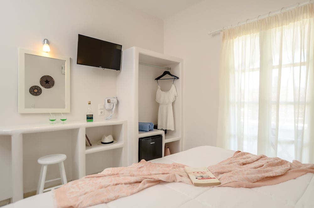 جناح جونيور بسرير كوين بإطلالة على الحديقة، Golden Sand Naxos 7/10