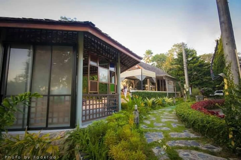 Season Namkorn Resort 8/21