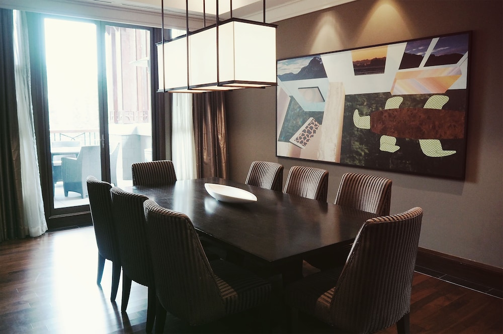 Four Seasons Resort Whistler 73/100
