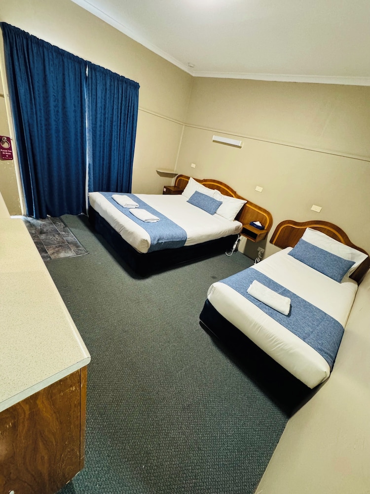 ARDEANAL MOTEL 23/48