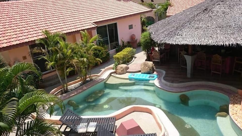 Pandora Lifestyle Hotel 27/32