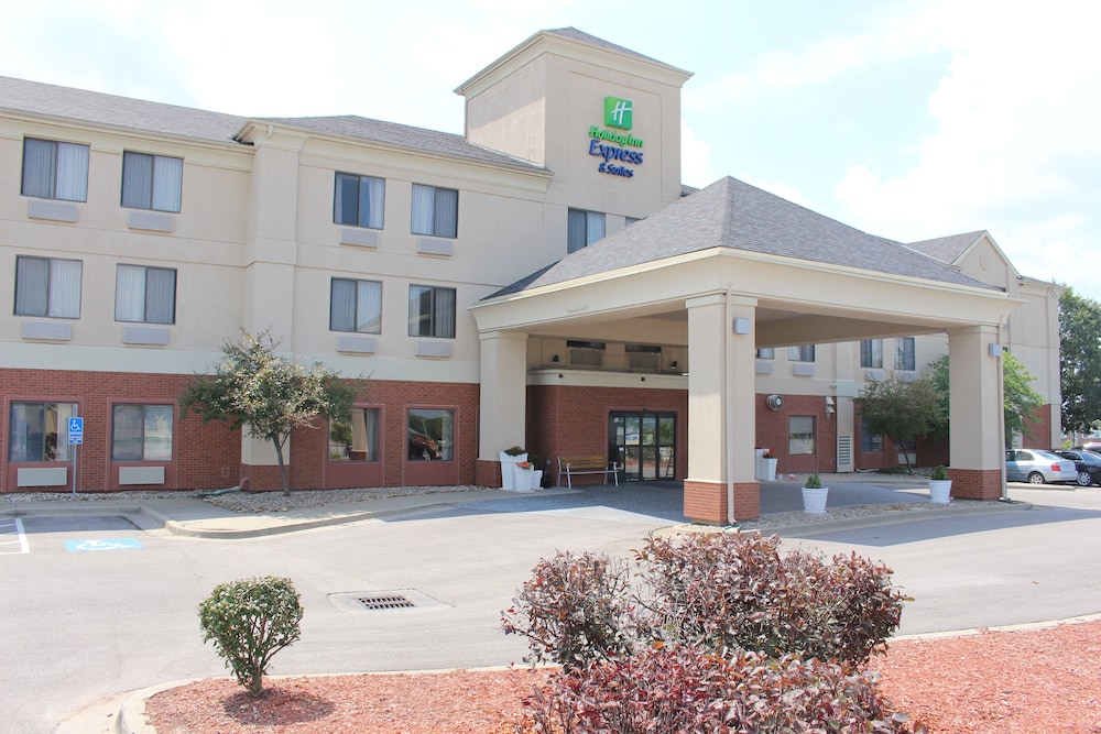 Holiday Inn Express & Suites Kansas City-Liberty (Hwy 152), an IHG Hotel 3/74