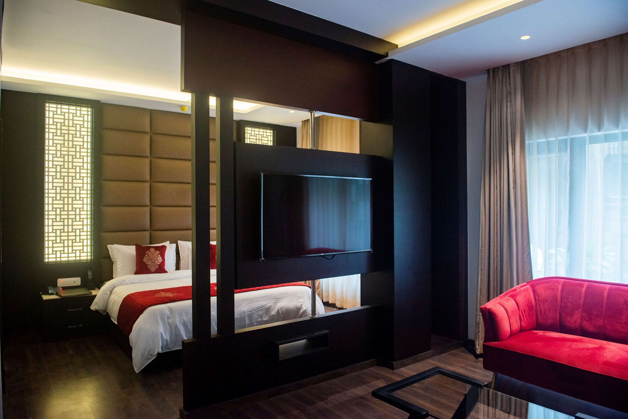 EXECUTIVE, SUITE, KING BED
