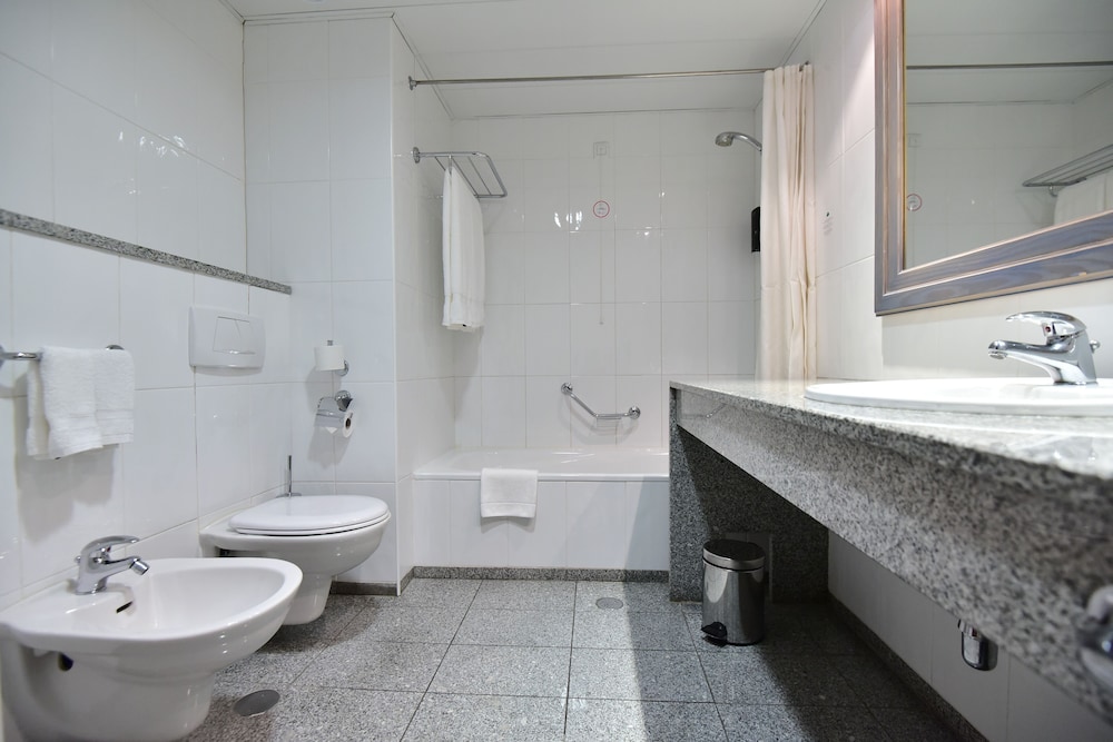 Holiday Inn Algarve Albufeira by IHG 19/79