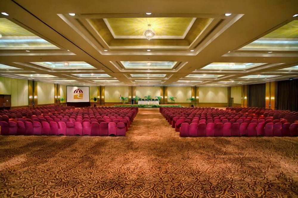 Redtop Hotel Convention Center 35/50