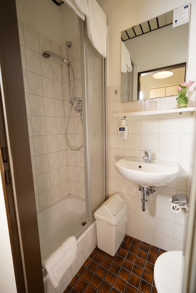 MD-RABE'S HOTEL KIEL 39/49
