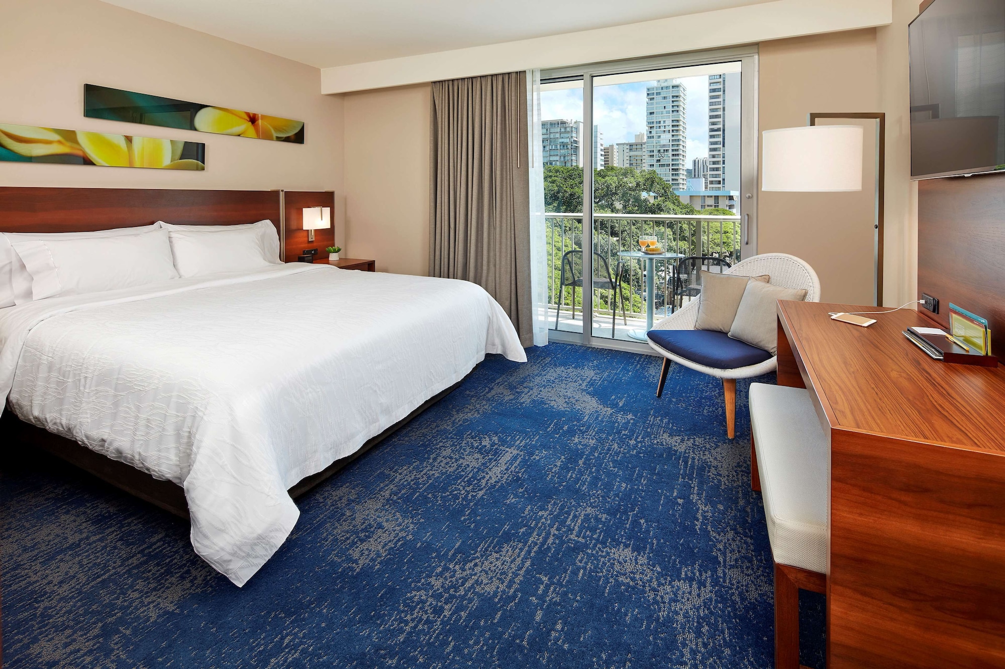 ROOM, KING BED, CITY VIEW