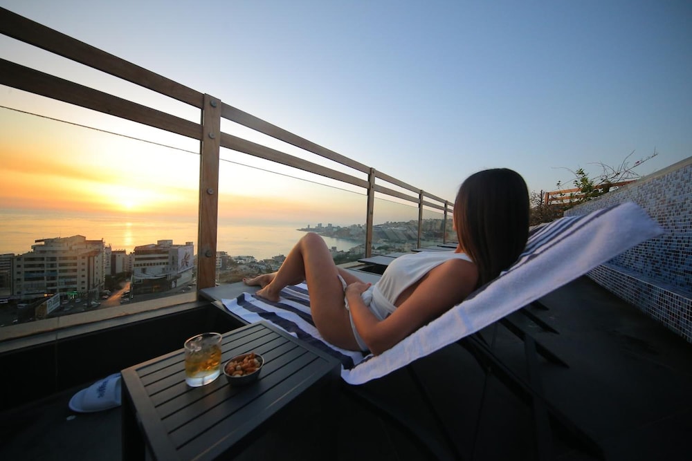 Sunrise Hotel 37/53
