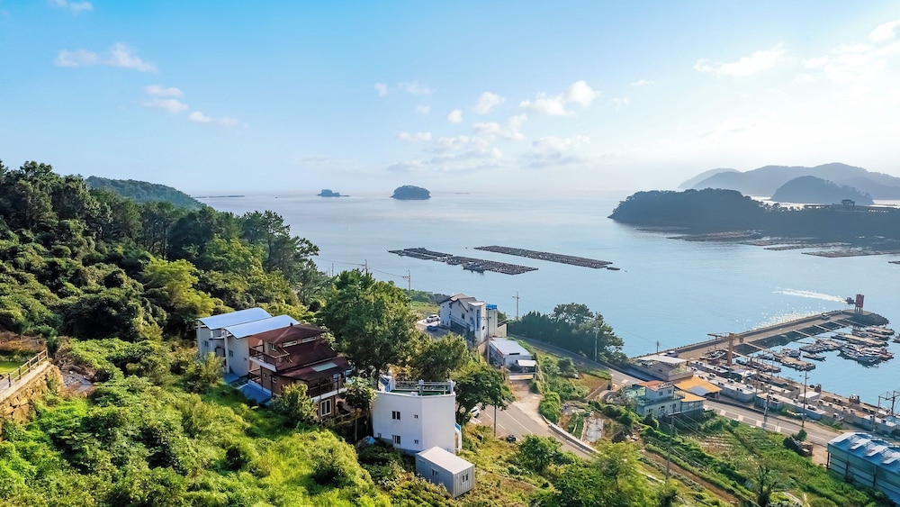 Tongyeong Blue House Pension 42/48