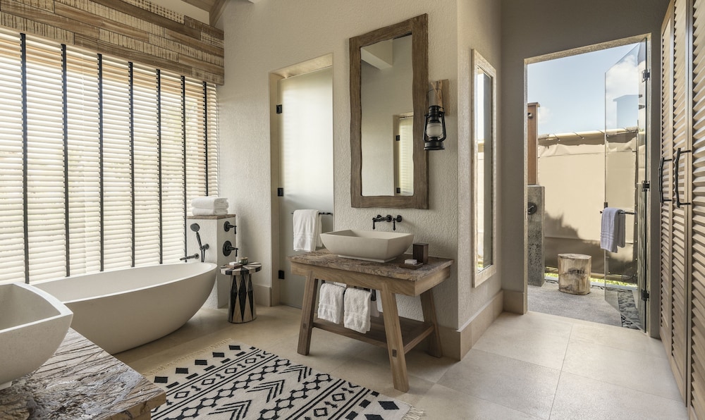 FOUR SEASONS RESORT SEYCHELLES AT DESROCHES ISLAND 30/58