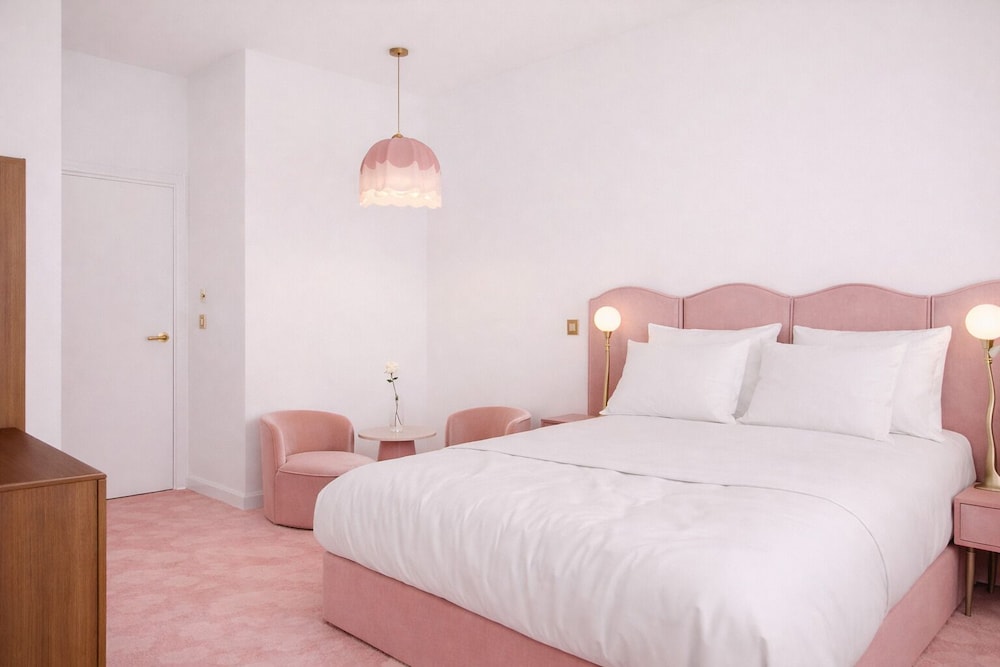 Renovated, Superior, Queen Bed