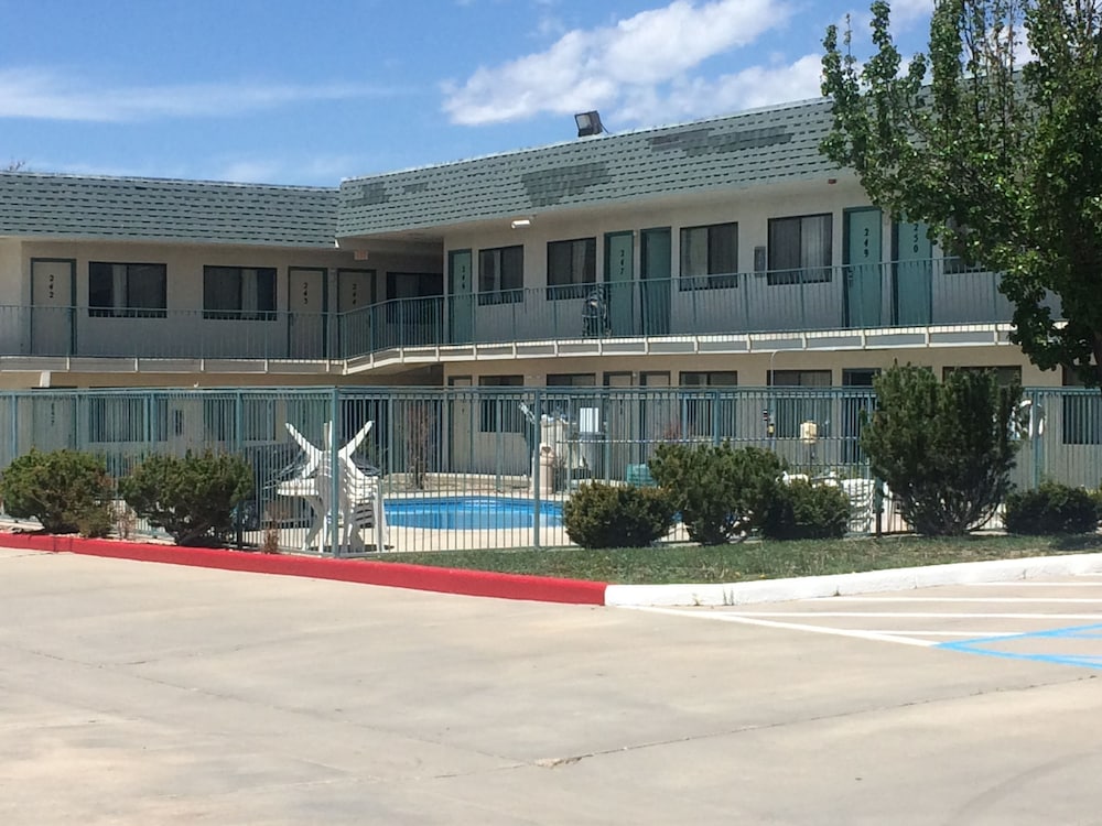 Travelodge By Wyndham Raton 4/37