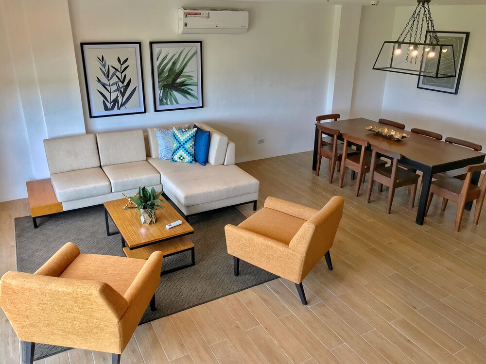 Crown Hotel Palawan at Harbour Springs 42/54