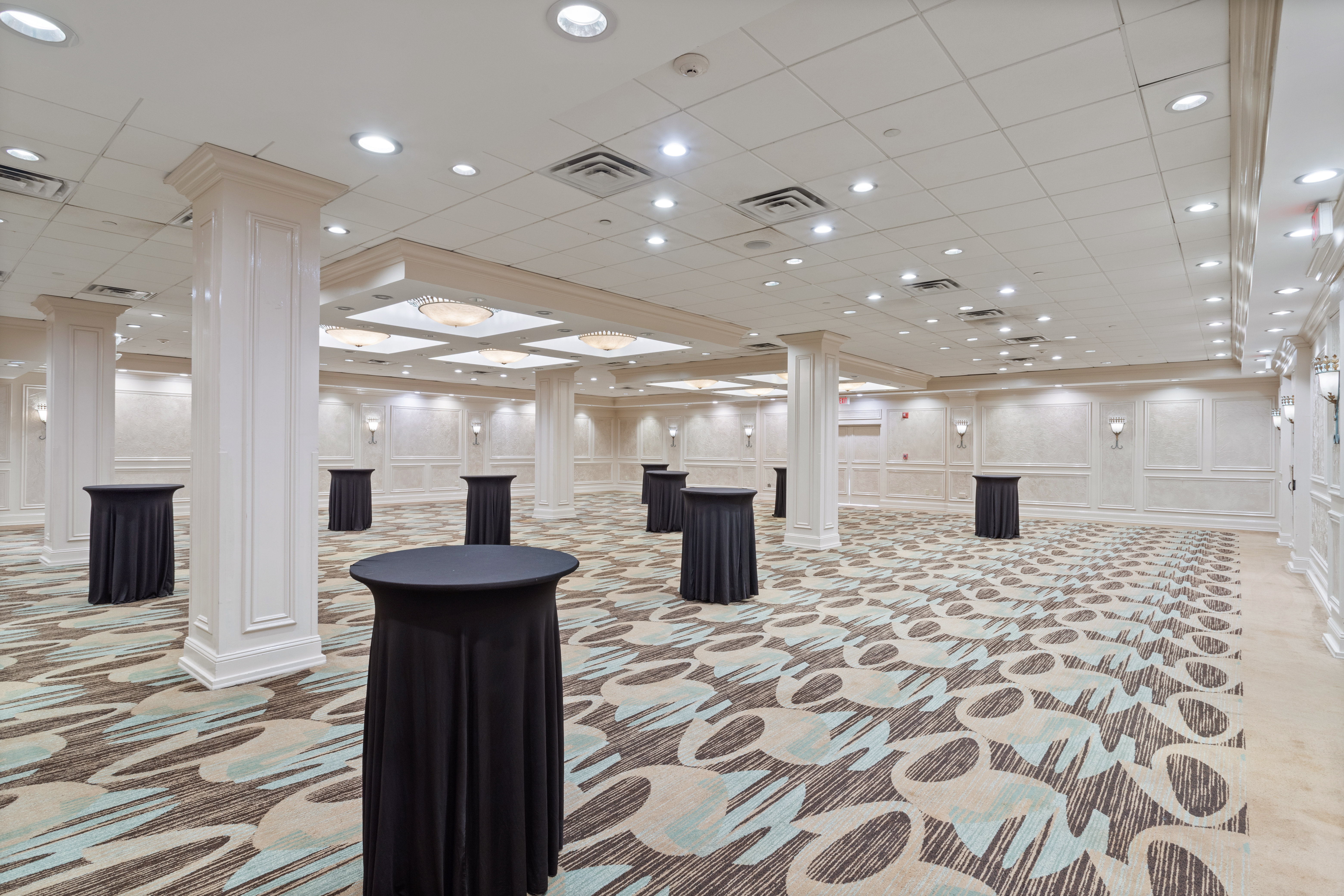 Crowne Plaza Executive Center Baton Rouge, an IHG Hotel 73/79