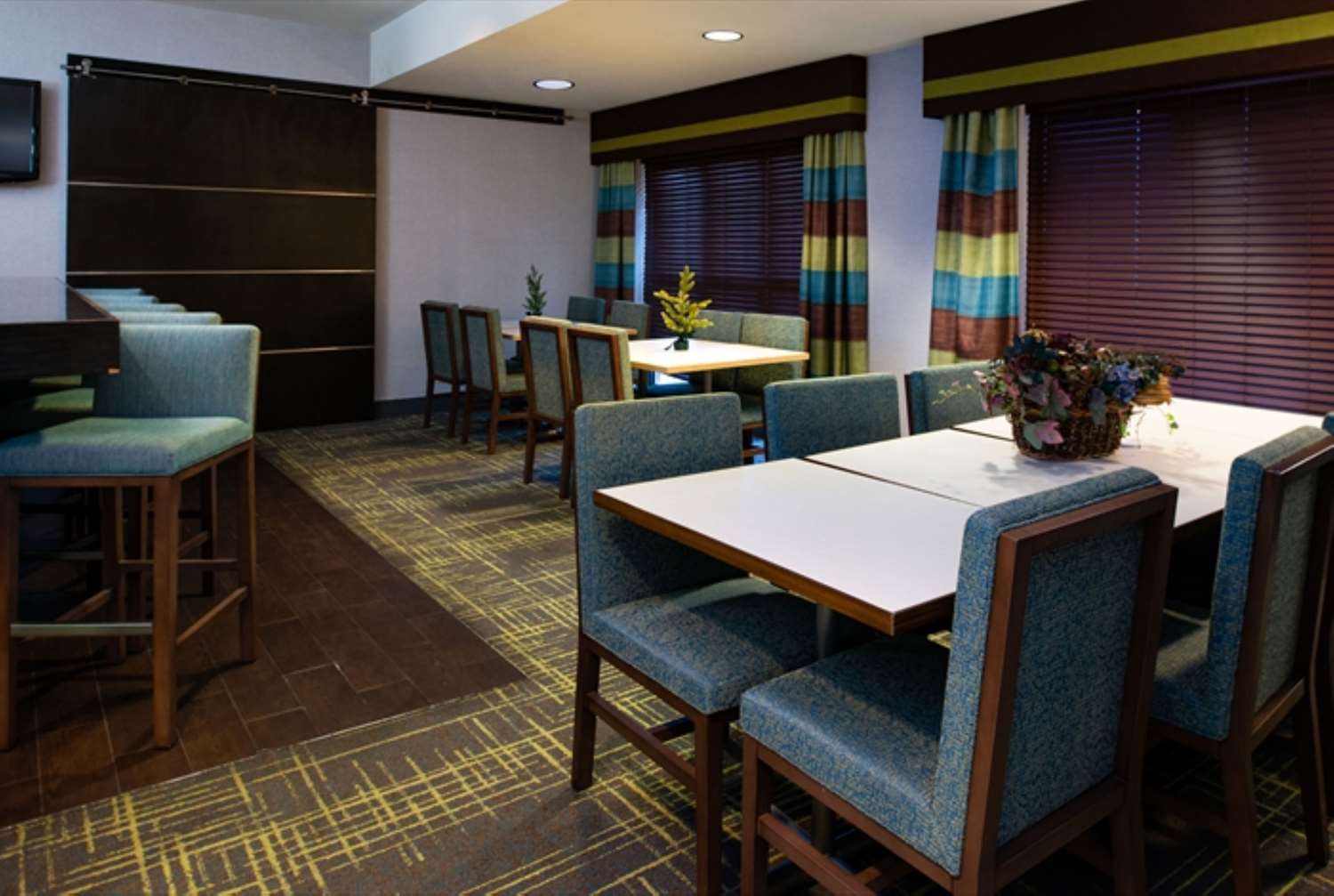 restaurant cafeteria