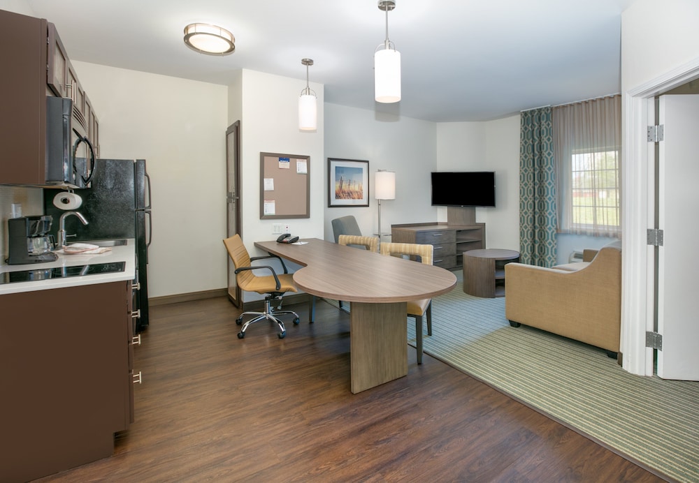 Candlewood Suites DFW South 28/39
