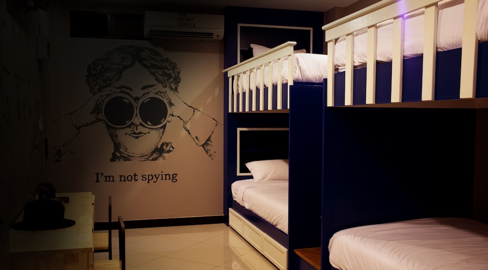 The Secret Service Bed And Breakfast 15/36