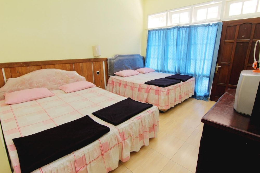 Hotel Wijaya 3 Kaliurang 12/30
