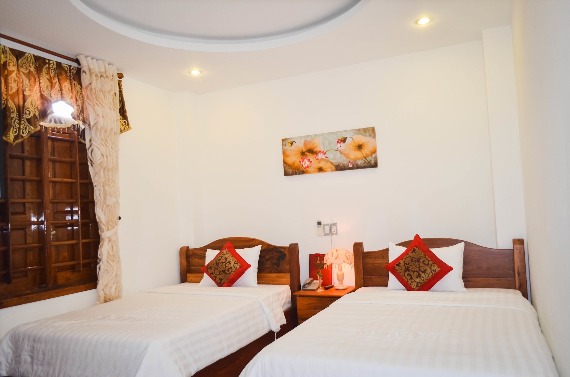 DELUXE, TWIN BEDS