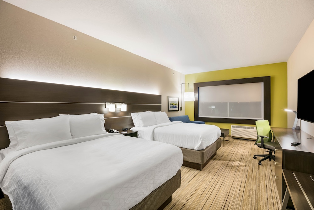 Holiday Inn Express Suites Jacksonville Town Center 14/46