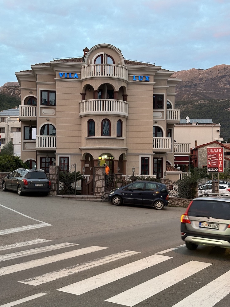 VILA LUX HOTEL 61/70