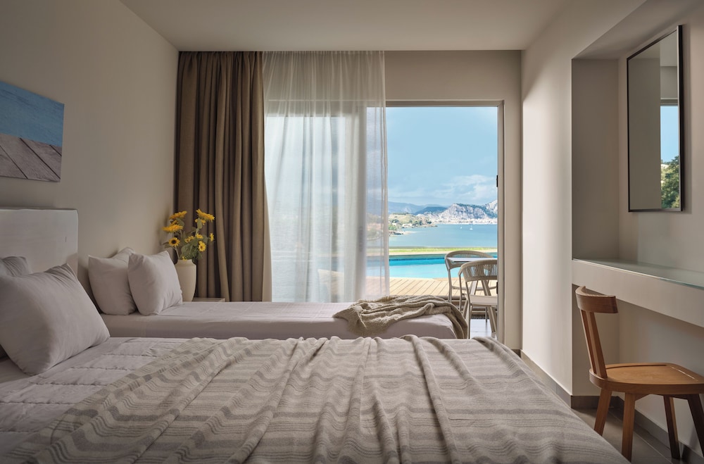 Ionian Hill Hotel 8/50