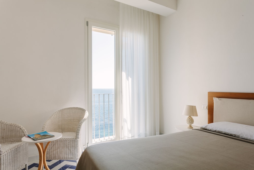 2 Bedrooms, Panoramic, Apartment, King and Queen Bed, Sea View, 2 Bathrooms