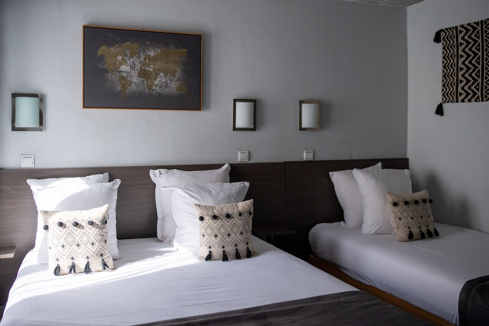 ROOM, TRIPLE