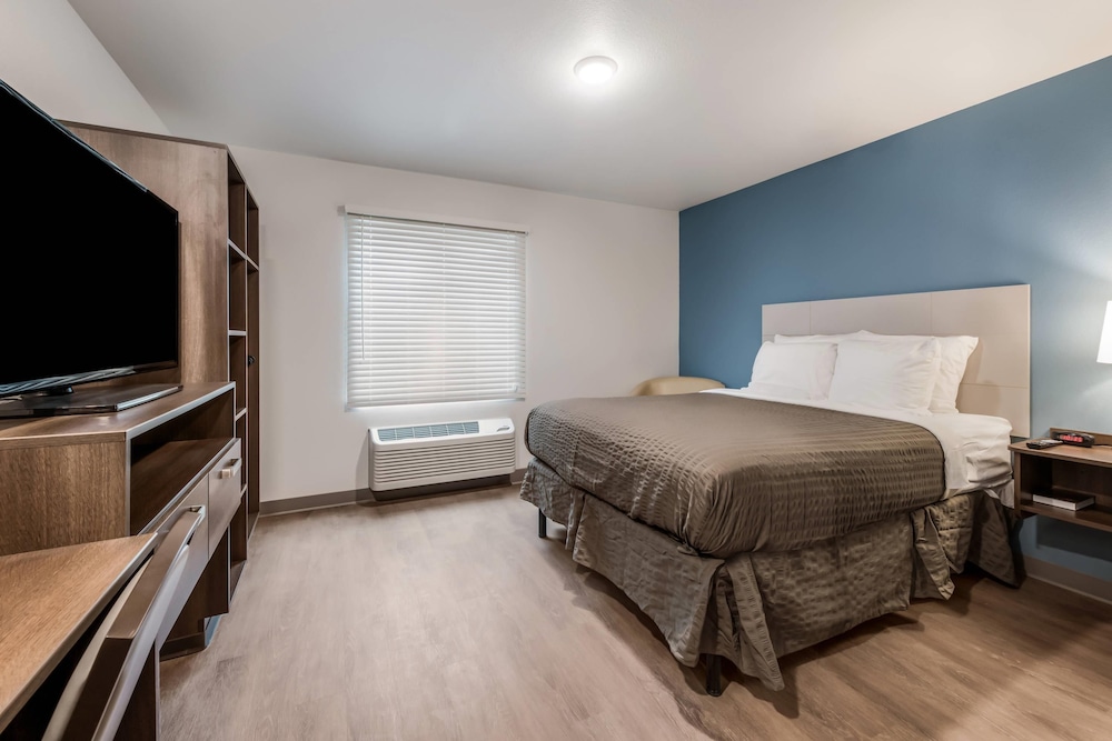 WoodSpring Suites Charlotte - University Research Park 18/50