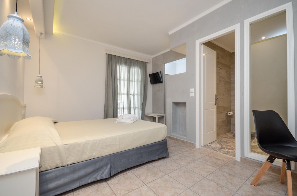 Spiros Hotel 15/83