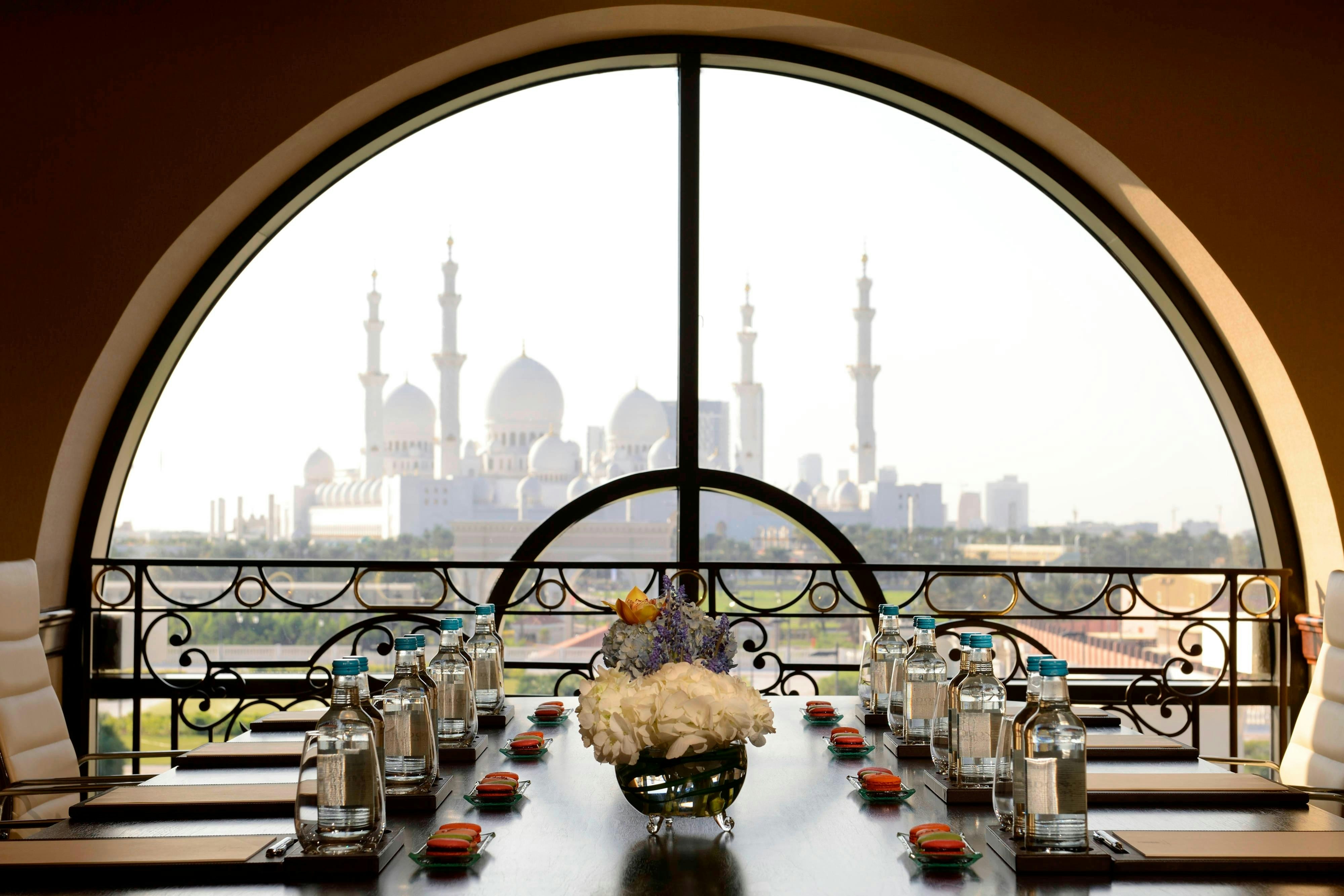 The Ritz Carlton Abu Dhabi Grand Canal 51/63