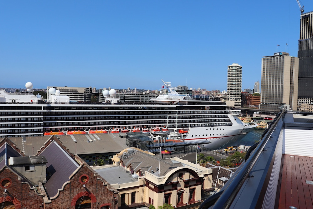 Sydney Harbour Hotel 69/71