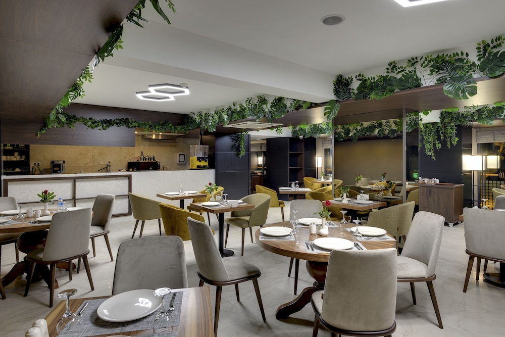 Leo Suites Hotel 25/37
