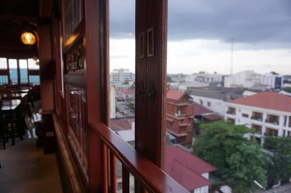 Manorom Boutique Hotel 15/17