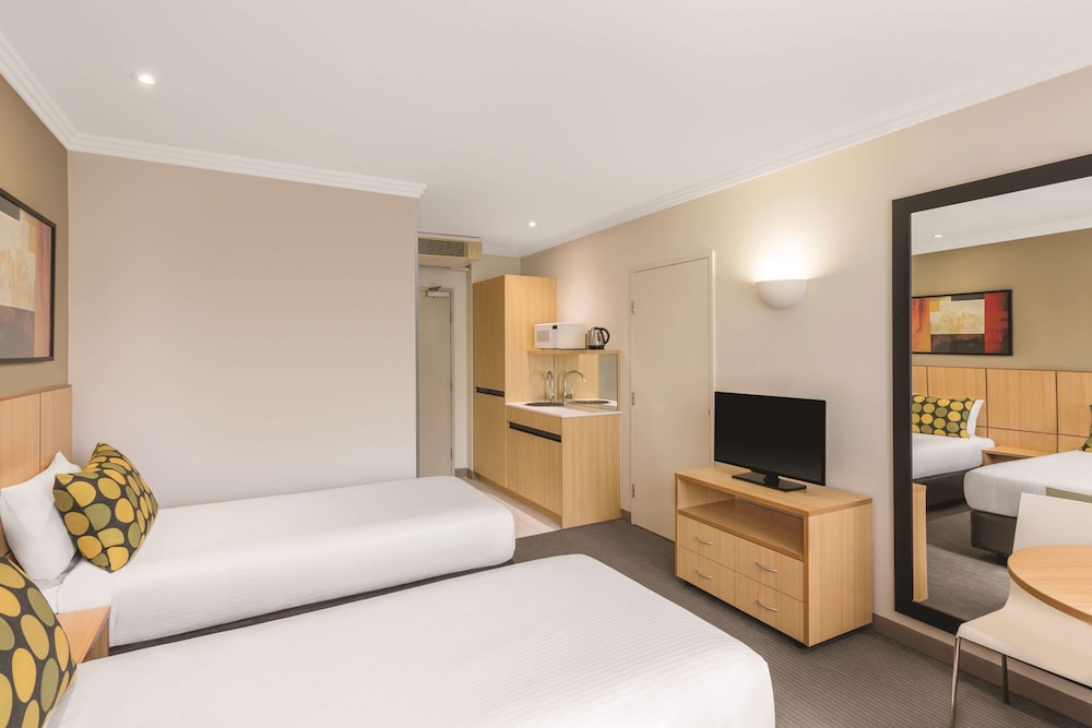 Mercure Brisbane Garden City 30/67