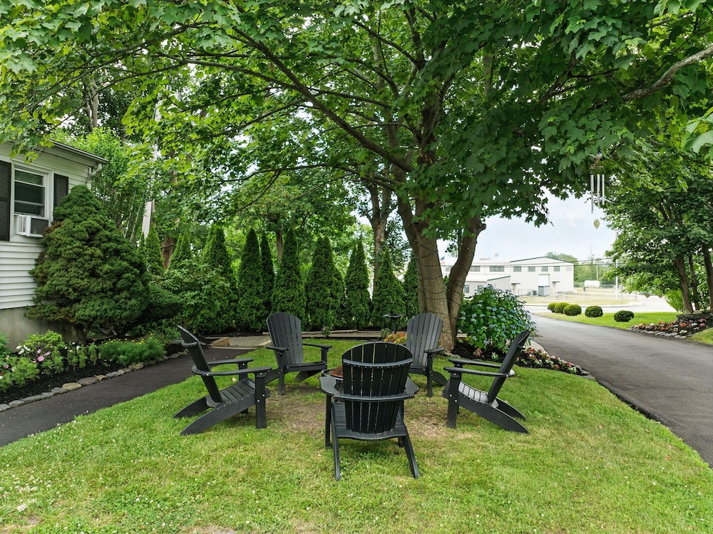 Founder's Brook Motel & Suites 34/48
