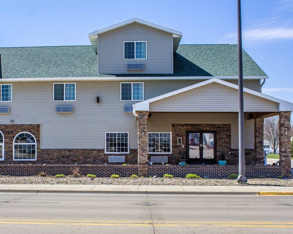 Rodeway Inn & Suites near Okoboji Lake 1/35