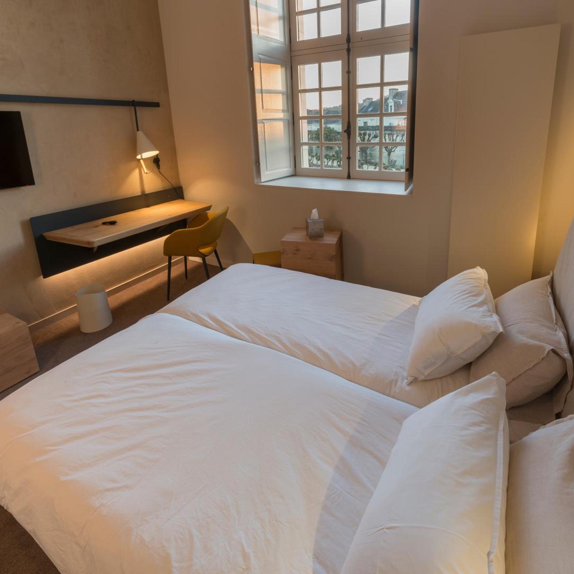 Emotion, Double or Twin Bed