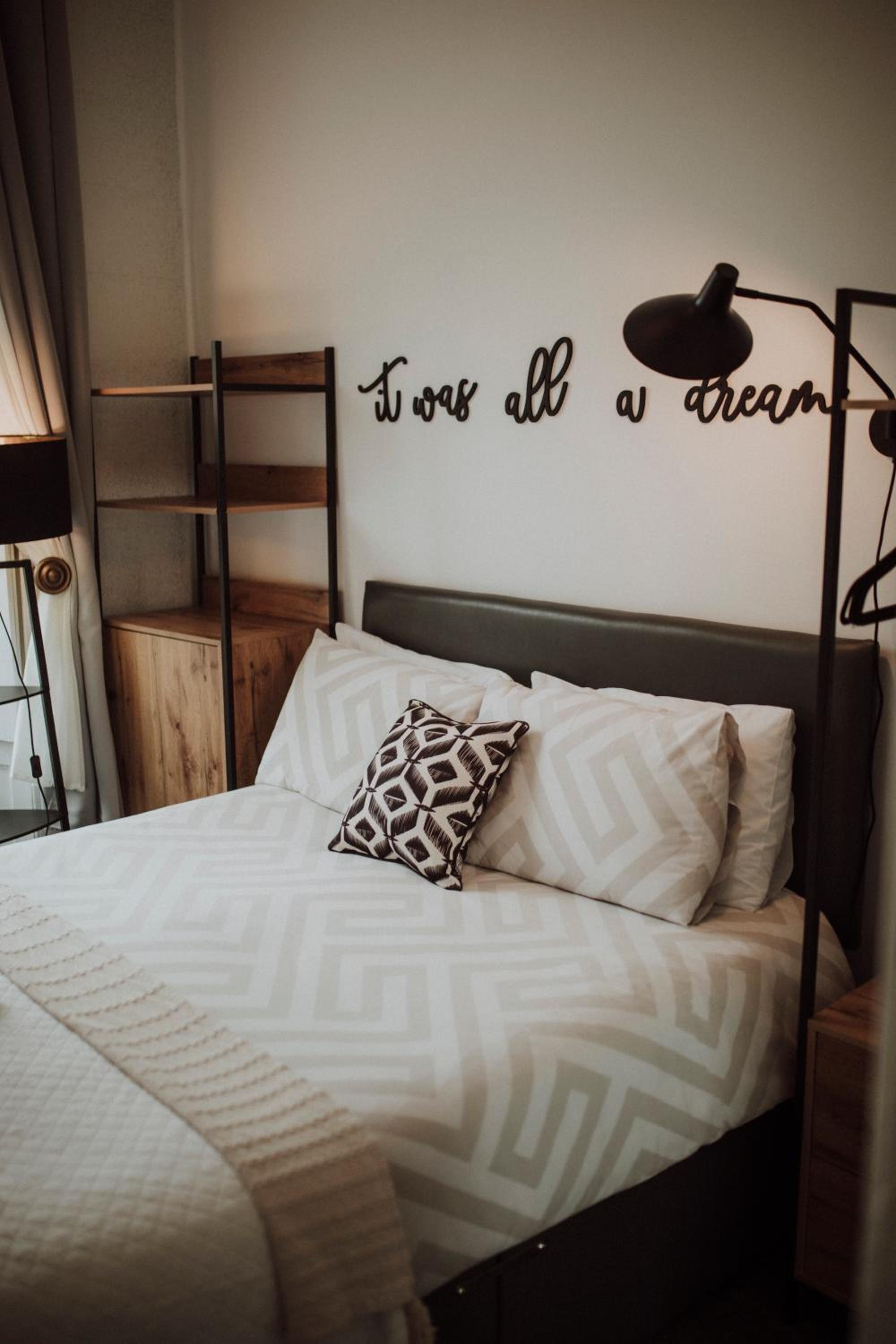 Room, Double Bed, External Bathroom، 16 PILRIG GUEST HOUSE 2/2