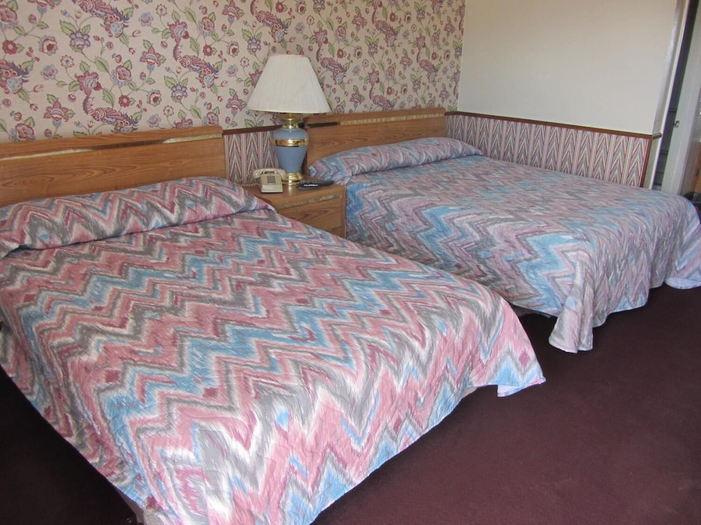 Warrick Plaza Inn 16/32