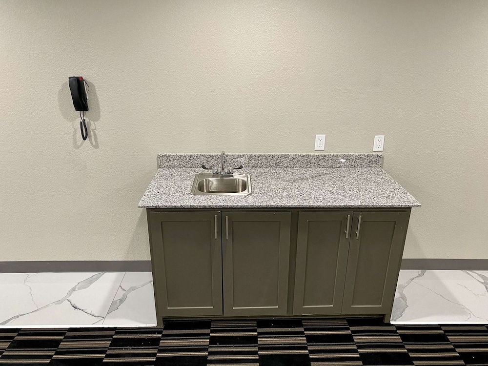 Surestay Plus Hotel By Best Western Ada 8/40