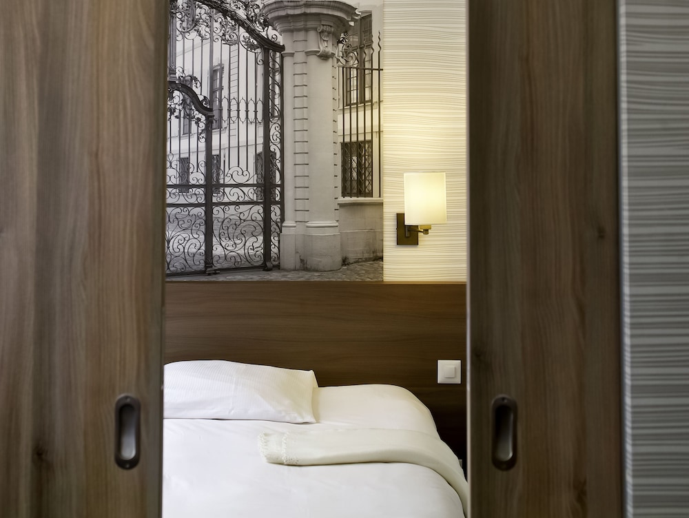 1 BEDROOM, APARTMENT