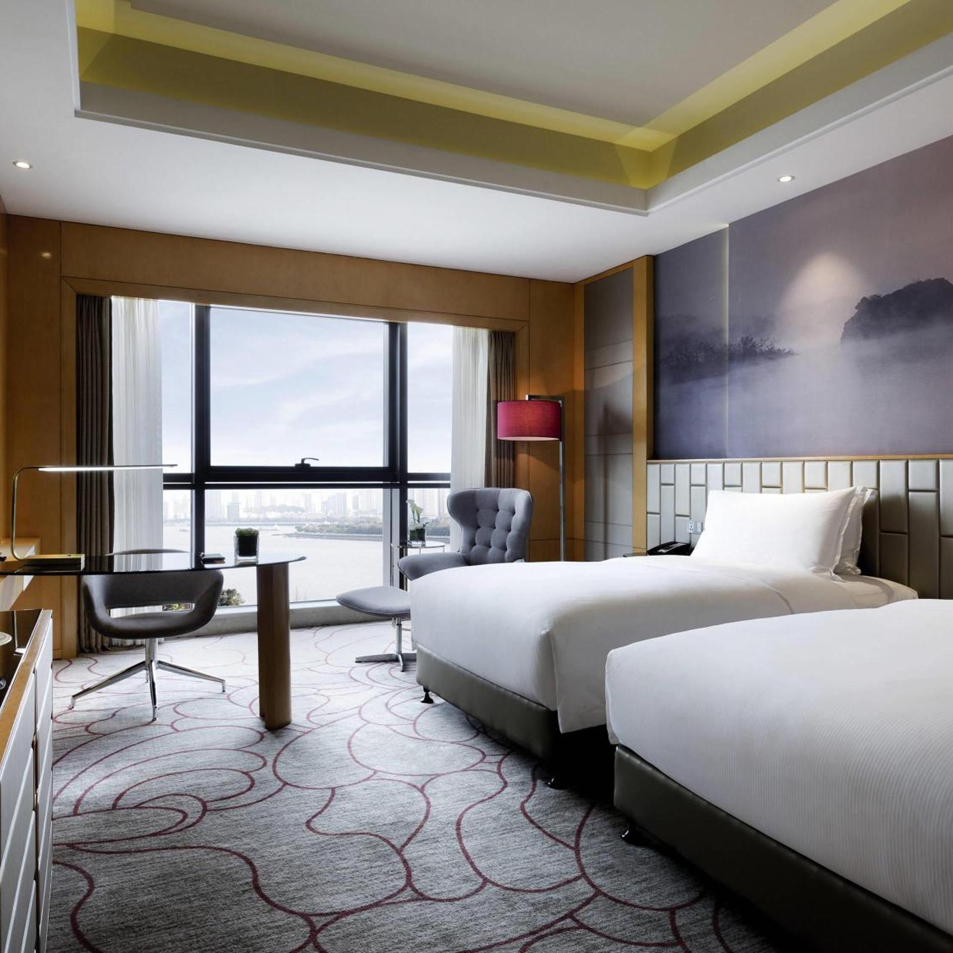 Deluxe, Double Bed, River or Park View