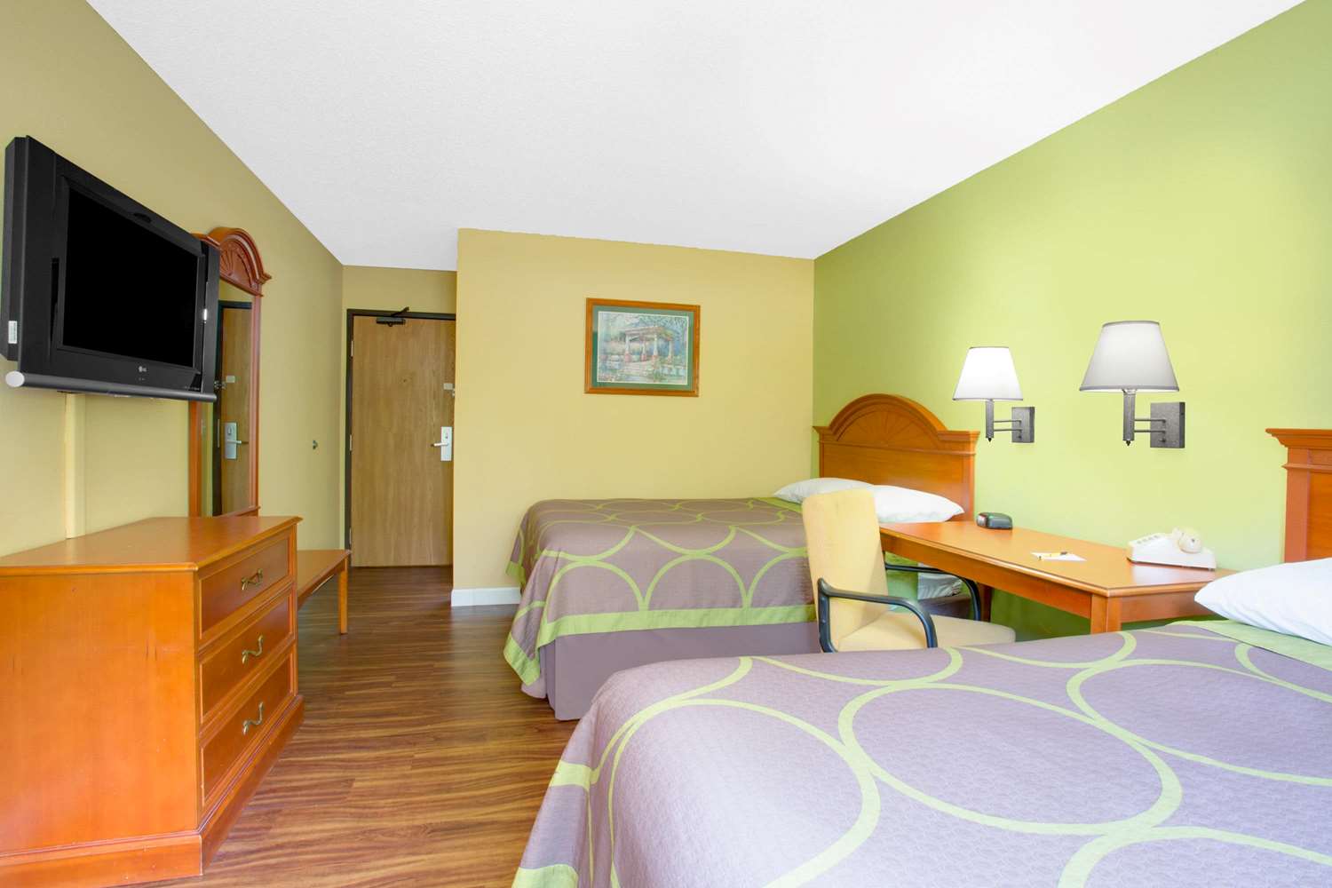Super 8 by Wyndham Gainesville I-75 Hospital/University Area 10/25