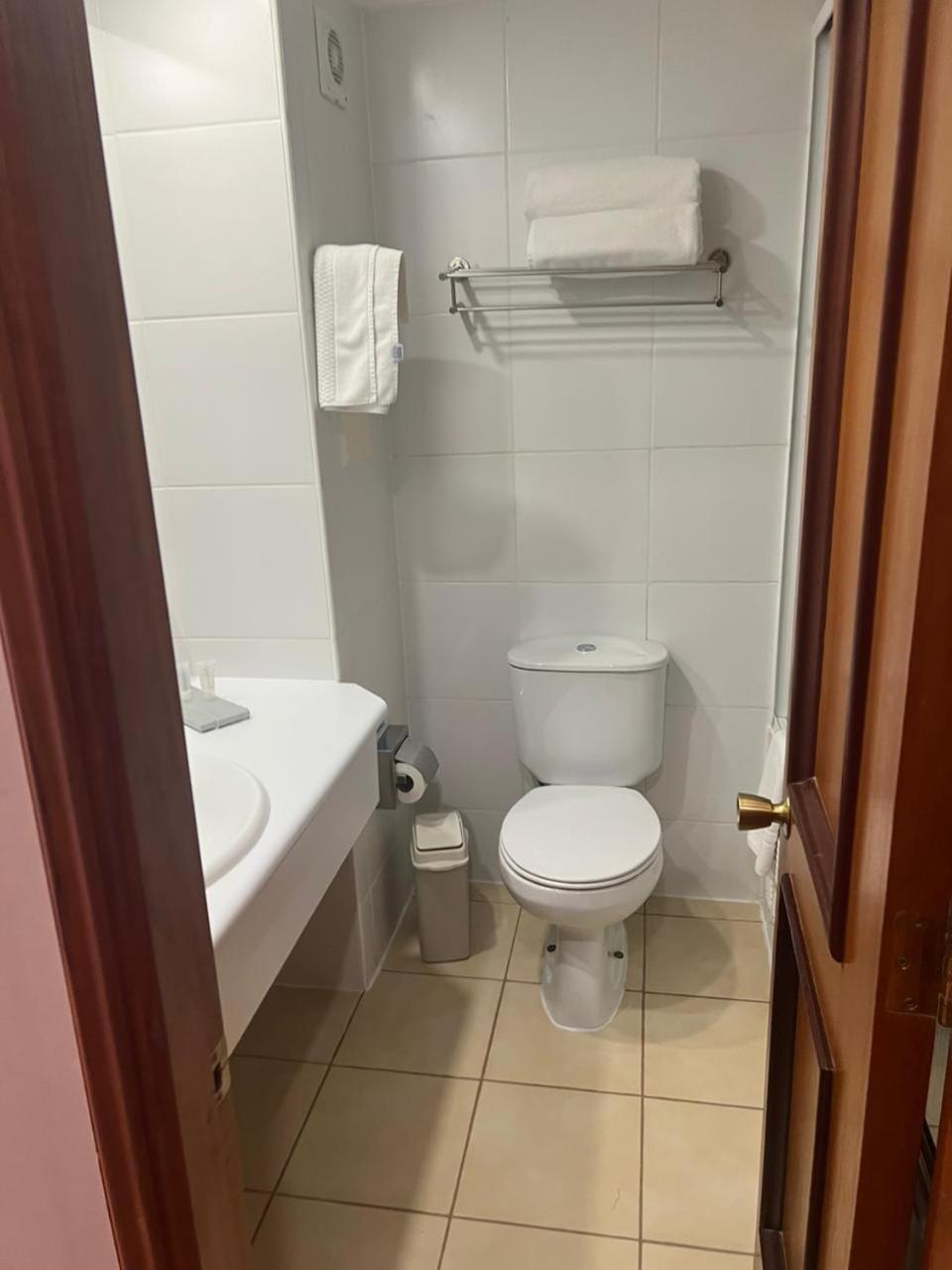 Hotel y Cabanas Punta Larga - Caja Los Andes 47/50