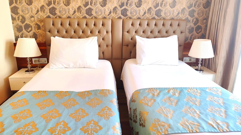 Old Port Hotel 27/65