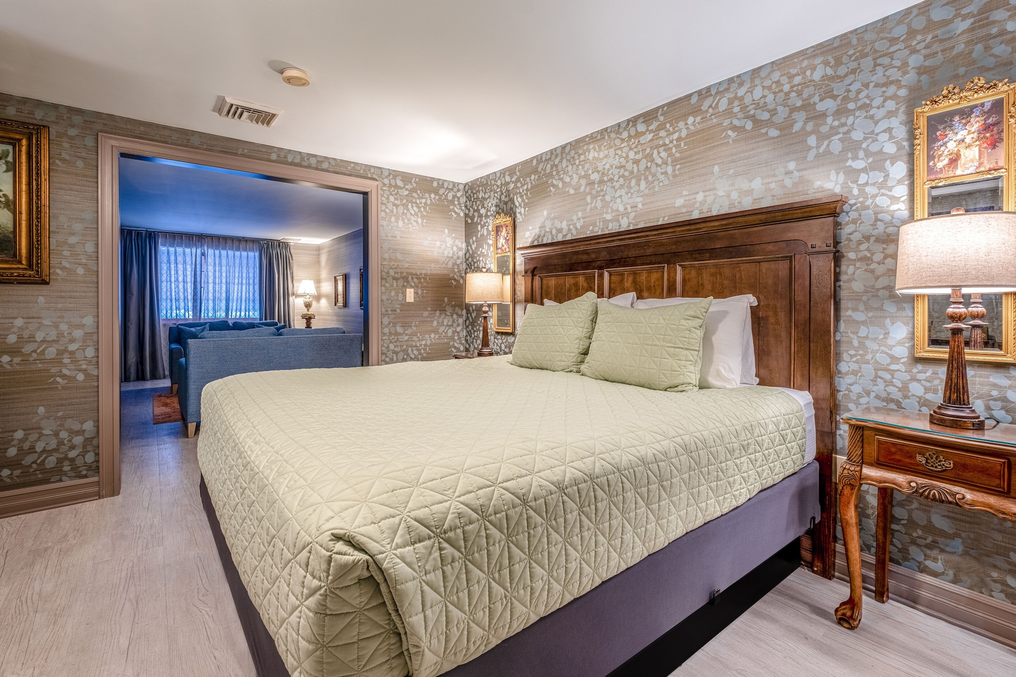 Saxon, Suite, King Bed