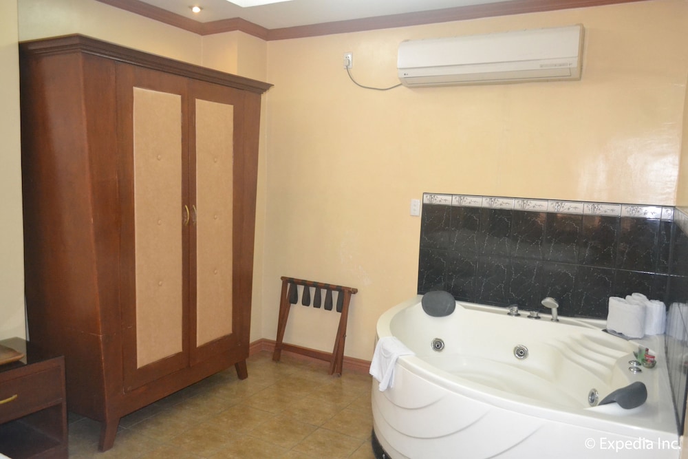 Pacific Breeze Hotel And Resort 25/71