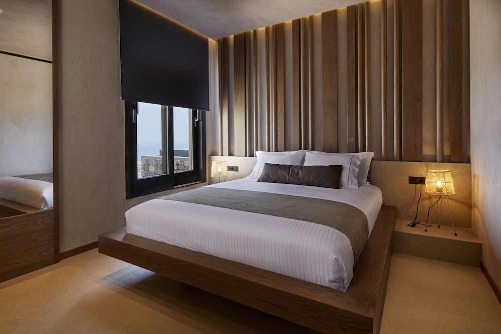 North Santorini Luxury Spa Hotel 19/50