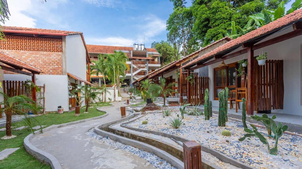 Bauhinia Resort 45/50